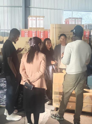 Olupinpin Awọn ẹya Aifọwọyi ti Ilu Senegal GKP Ṣabẹwo Ile-ipamọ: Paṣẹ Bulk HOWO & SHACMAN Awọn ẹya Ifipamọ pẹlu Gbigbe Lẹsẹkẹsẹ